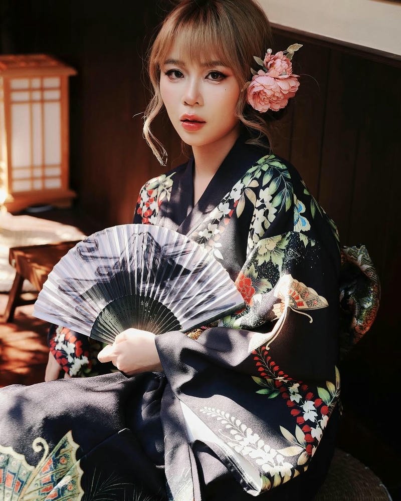 Misthy sexy hình ảnh năng động đầy tự tin