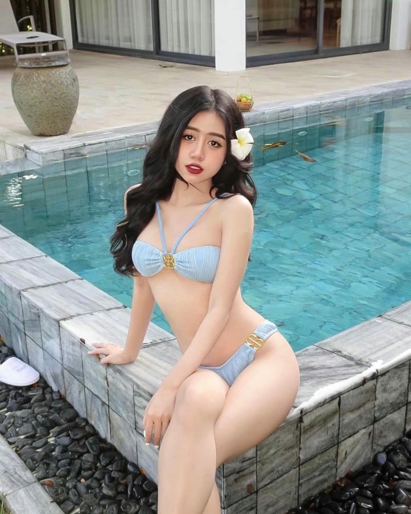 Phong cách tươi tắn bikini Lê Kim Loan nổi bật