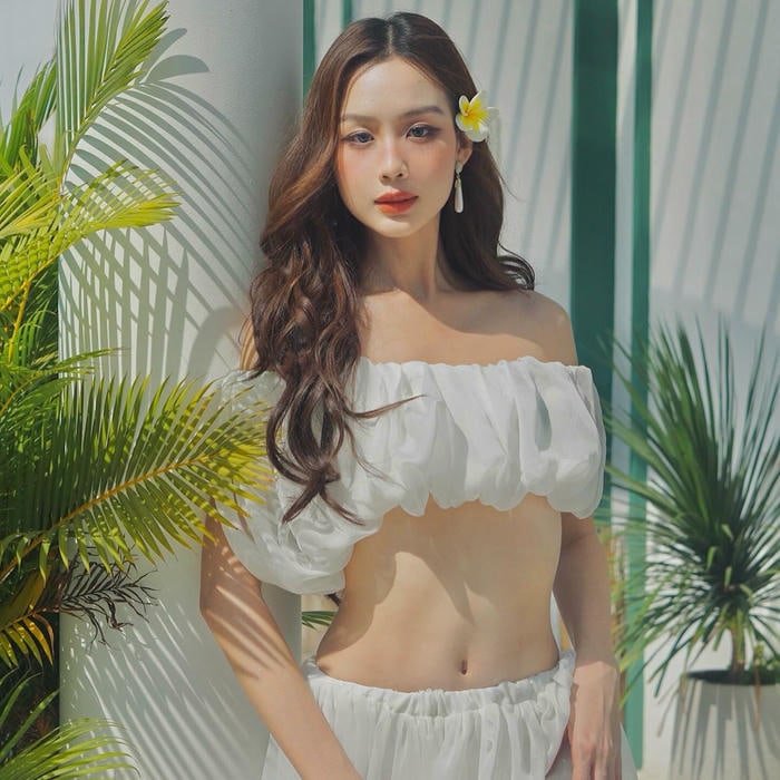 ảnh lê nguyễn bảo ngọc bikini góc nghiêng
