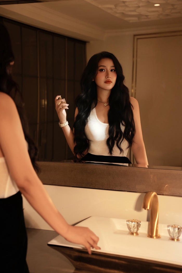 ảnh mai phương thúy bikini phong cách hiện đại