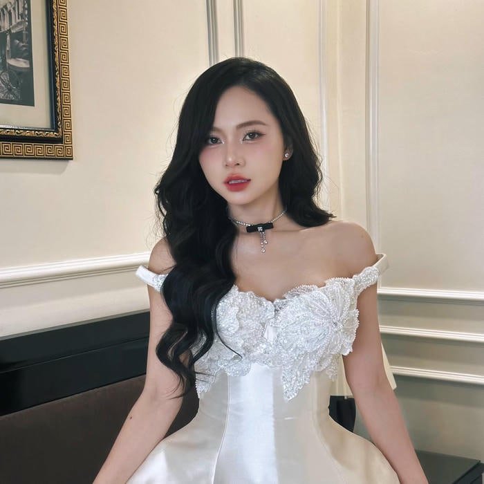 hình ảnh ngô lan hương bikini phong cách hiện đại