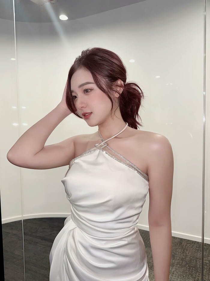 mc phương thảo bikini trắng body đẹp