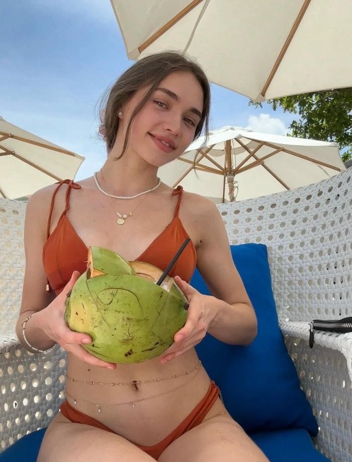 phong cách trẻ trung gái nga bikini gợi cảm