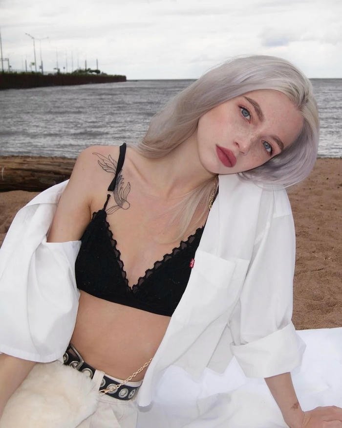 thu hút ánh nhìn gái nga bikini tự tin