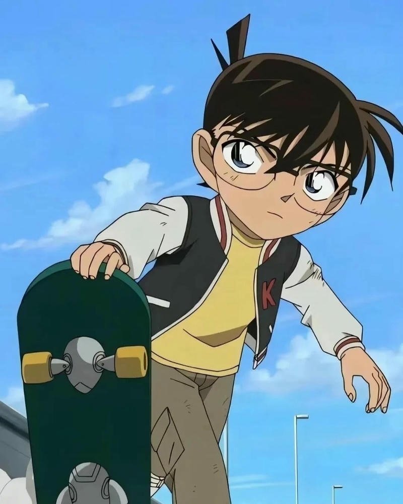 Ảnh Conan lướt ván trượt siêu tốc trên đường phố cực ngầu