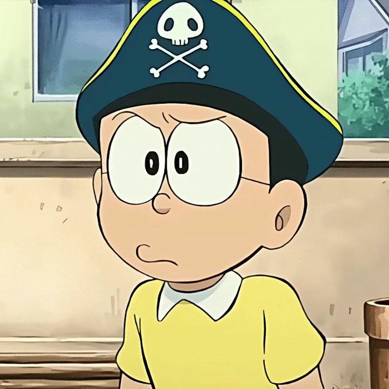 Ảnh Nobita đội mũ cướp biển nhìn rất nghiêm túc