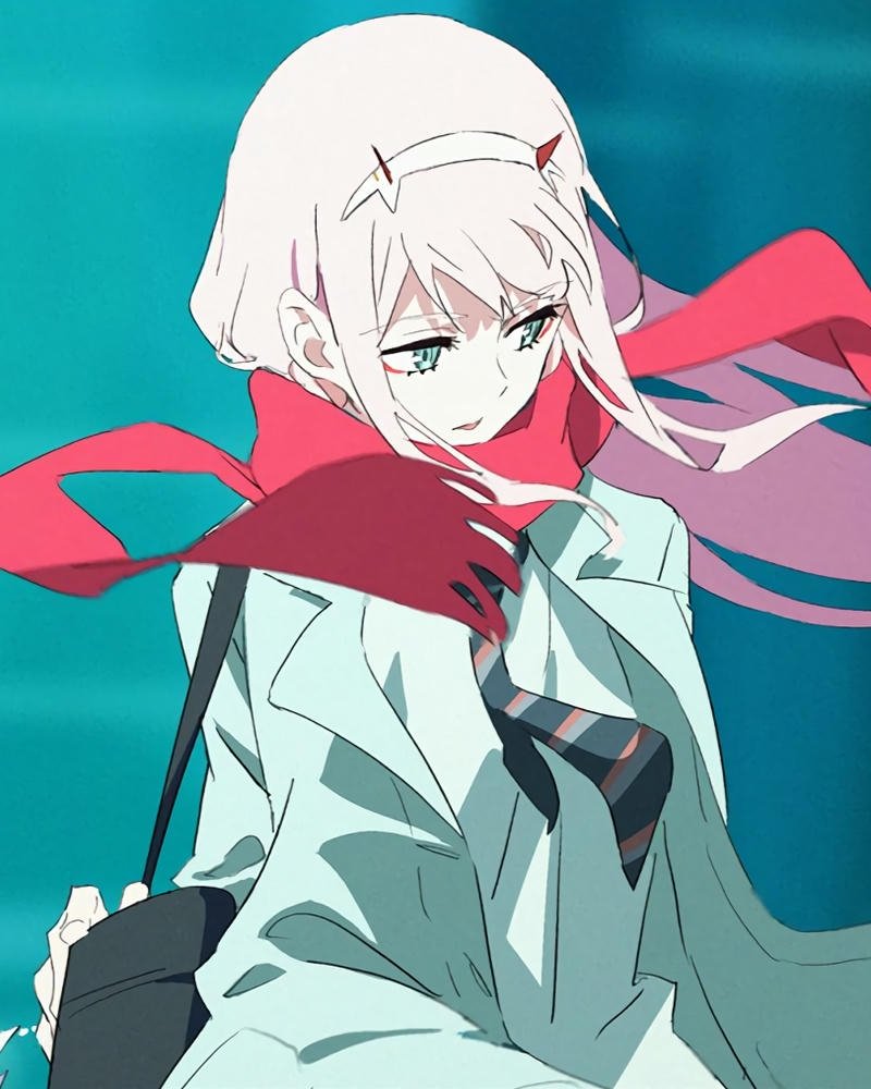 Ảnh Zero Two đội mũ trùm đầu trắng nền xanh