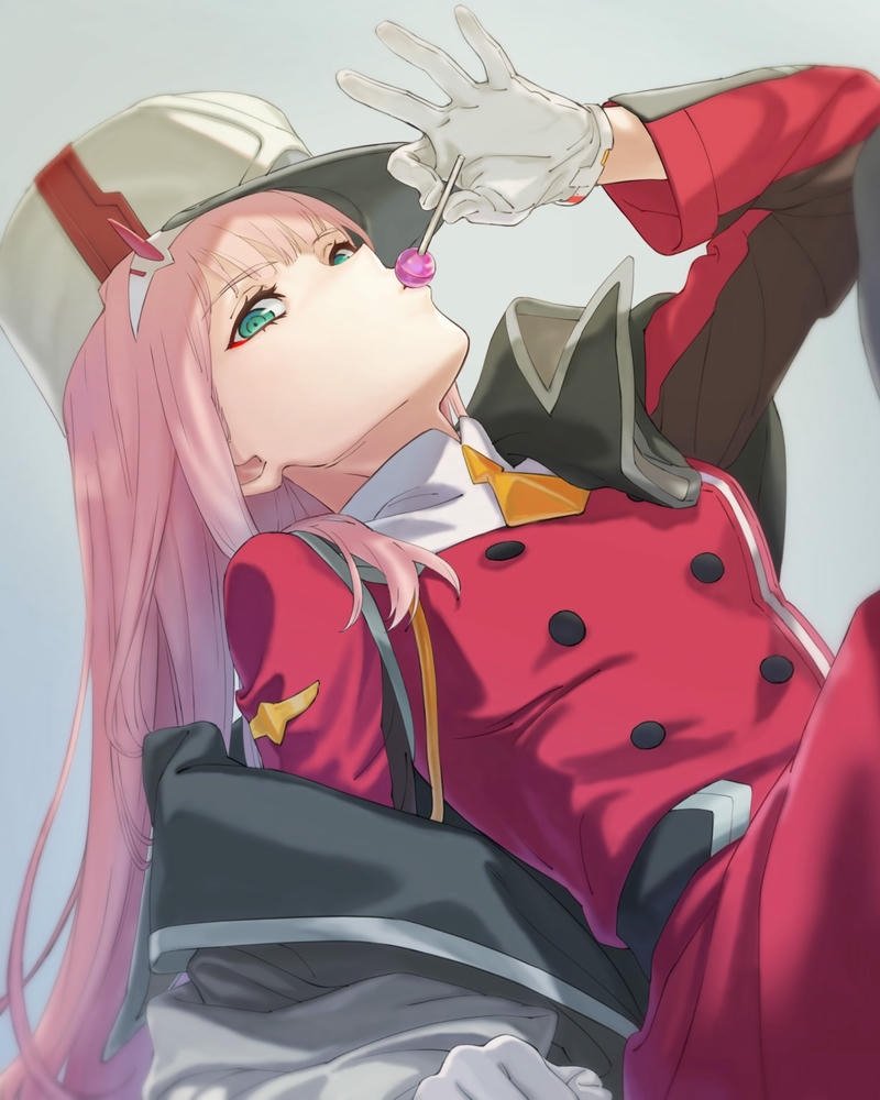 Ảnh Zero Two nằm tạo dáng quyến rũ trên nền