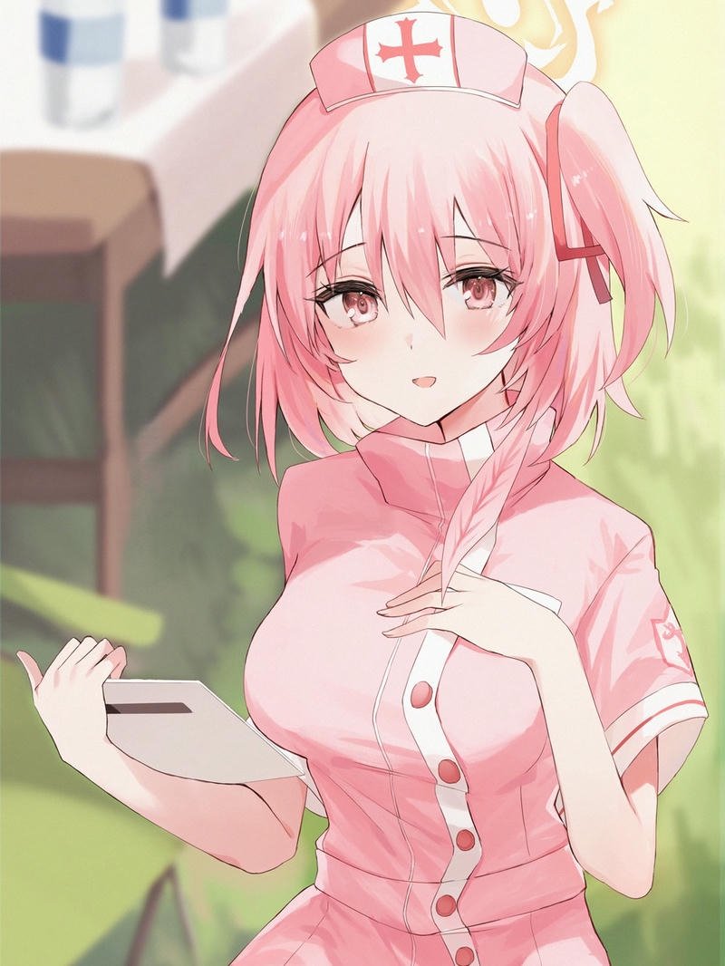 Ảnh anime nữ tóc hồng gương mặt tươi sáng đầy thiện cảm