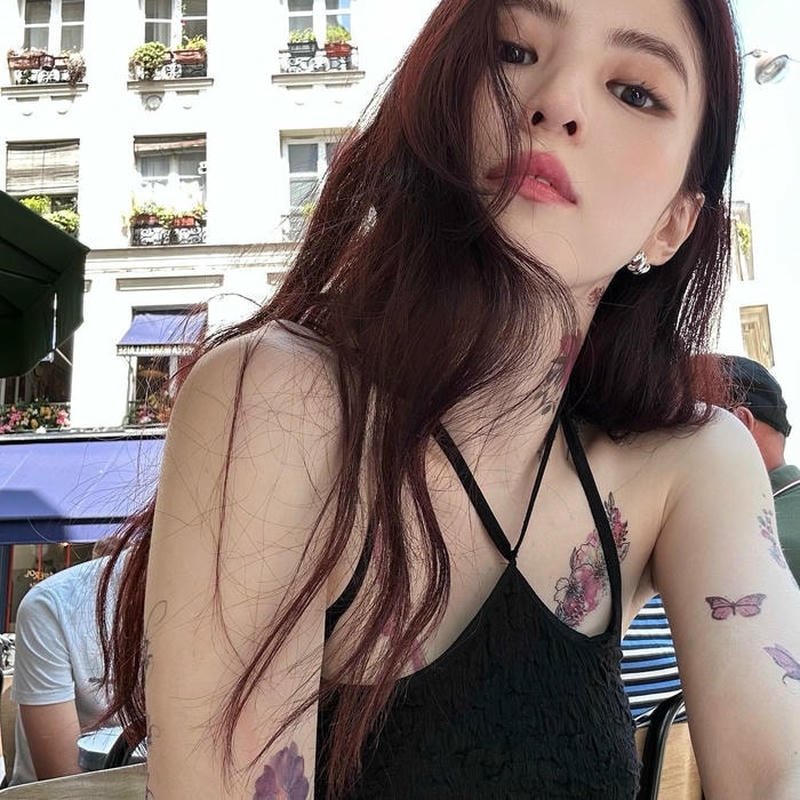 Body bốc lửa của Han So Hee nổi bật dưới nắng