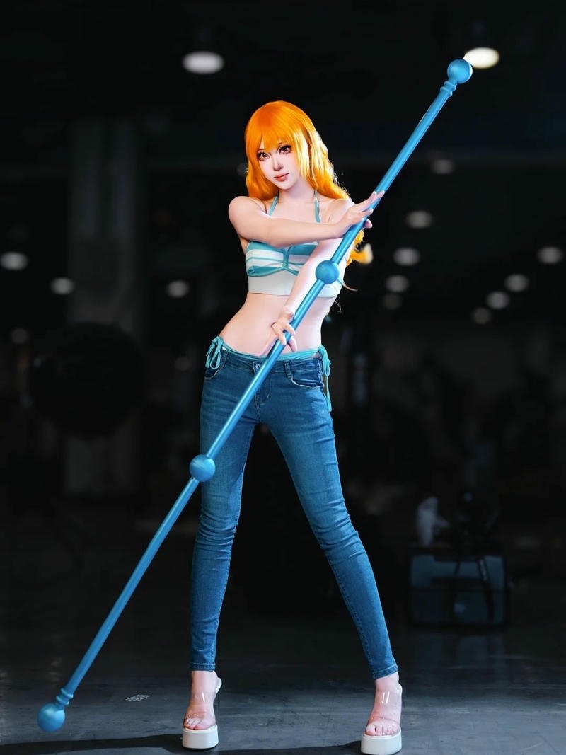 Cosplay nami biểu cảm tươi tắn thu hút ánh nhìn