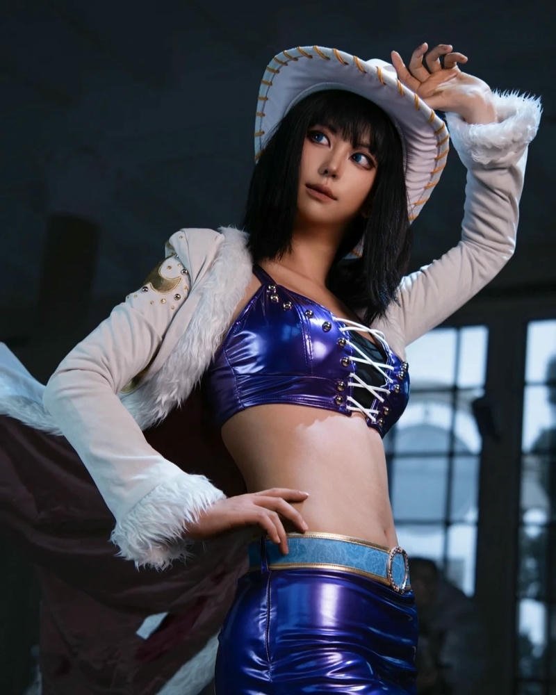 Cosplay robin dáng vẻ thanh thoát đầy sức sống