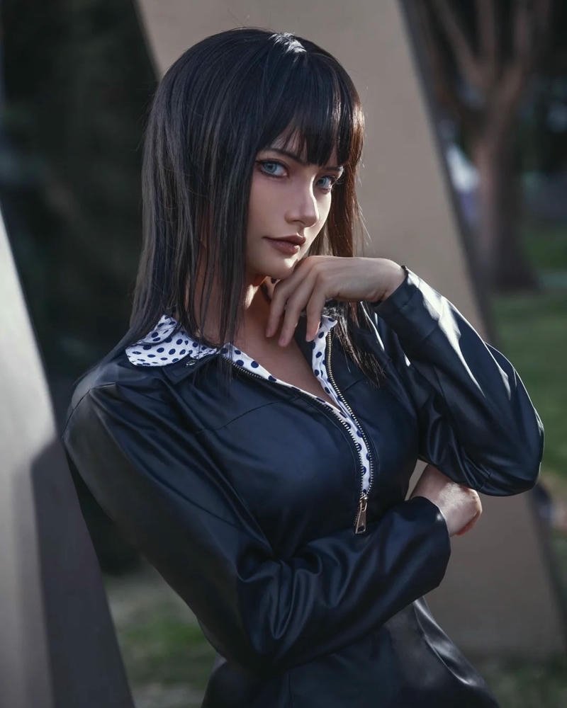 Cosplay robin đường nét khuôn mặt thanh tú hài hòa