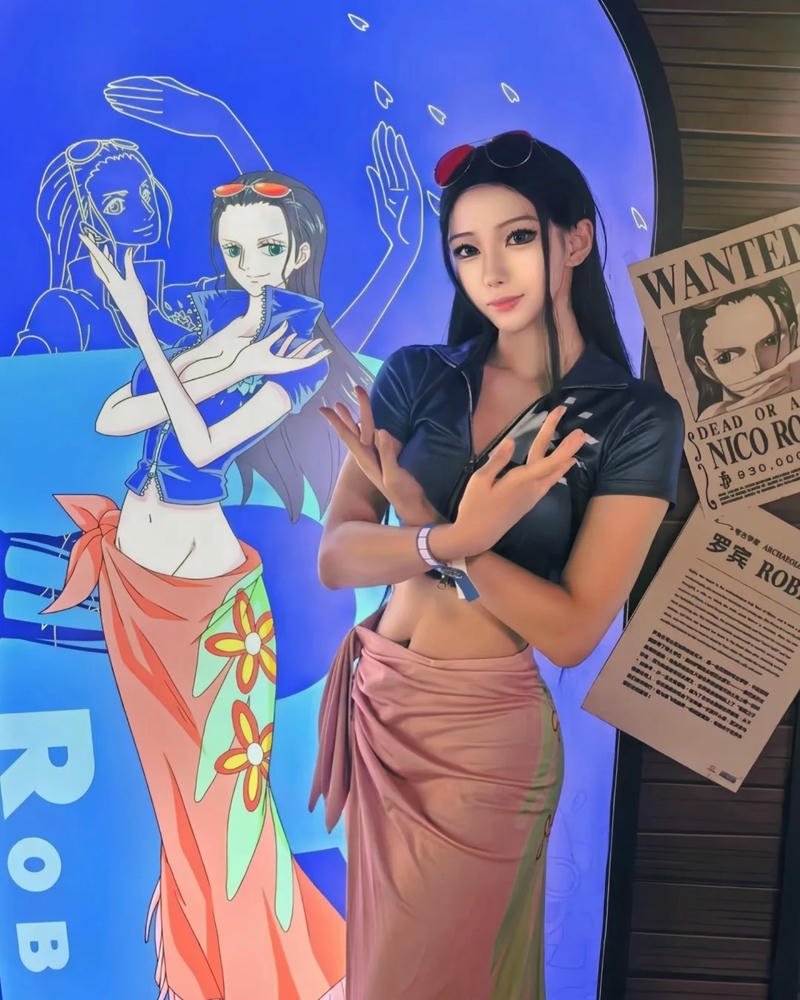 Cosplay robin phong cách hiện đại đầy ấn tượng