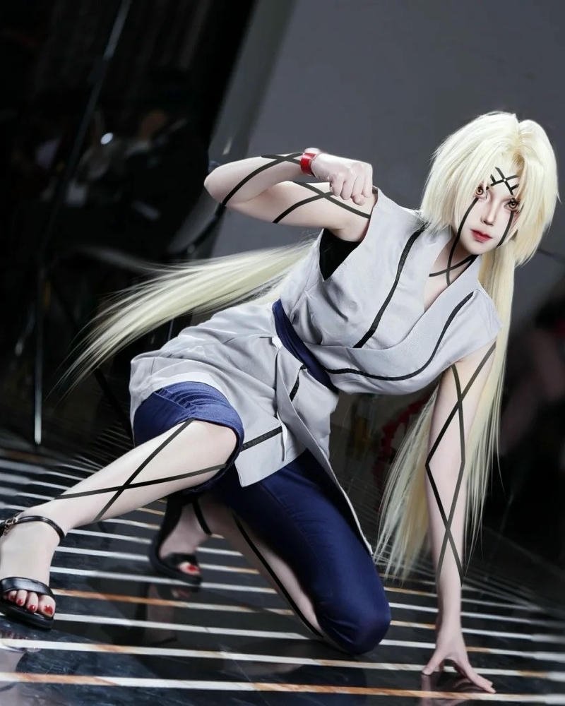 Cosplay tsunade biểu cảm tự nhiên nhưng vẫn rất nổi bật