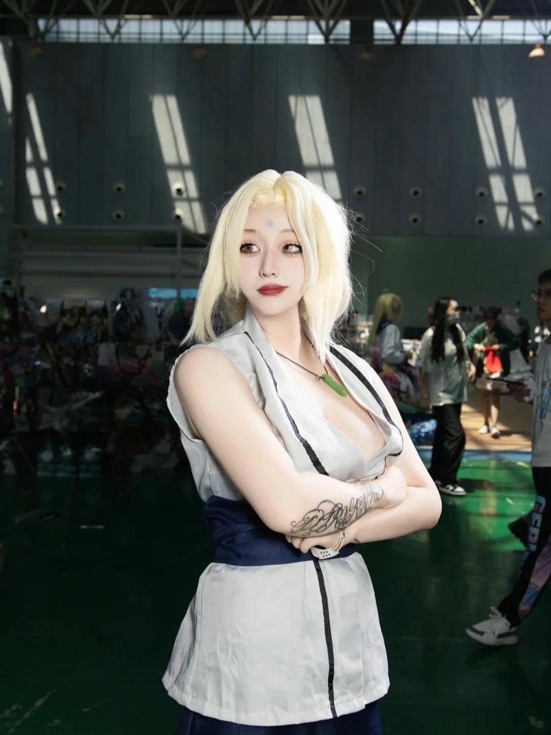 Cosplay tsunade thể hiện sự tự tin qua từng biểu cảm
