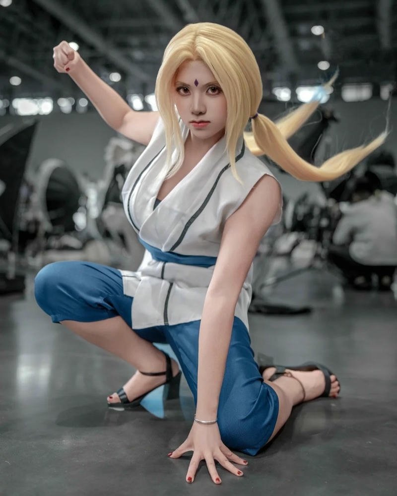 Cosplay tsunade thể hiện thần thái mạnh mẽ đầy cuốn hút