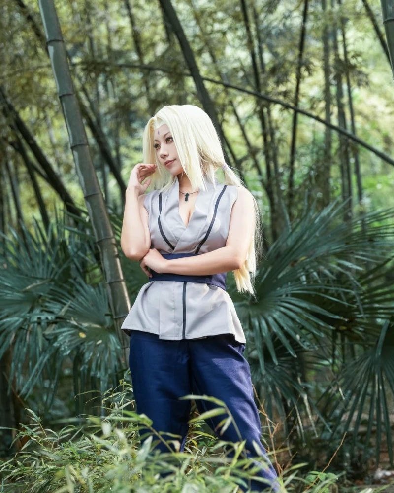 Cosplay tsunade với ánh mắt sắc bén thể hiện cá tính