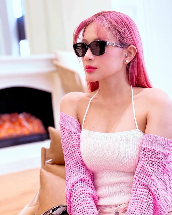 Dáng chụp nổi bật với body bốc lửa Khả Như bikini