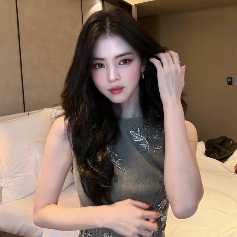 Hình ảnh Han So Hee mặc bikini toát lên nét hiện đại