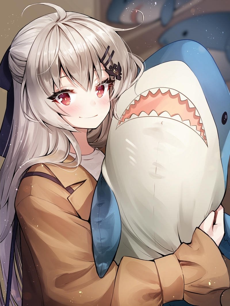 Hình nền waifu cá mập cô gái ôm thú bông khổng lồ