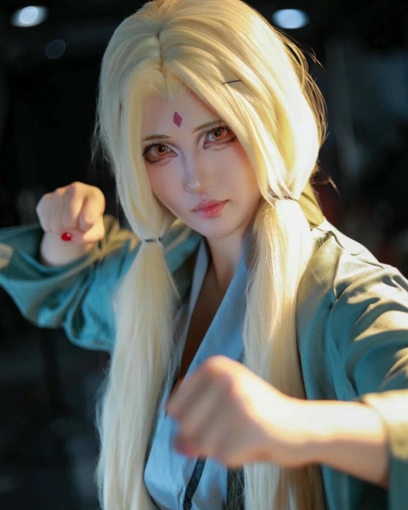 Hóa thân Tsunade với thần thái mạnh mẽ đầy cuốn hút
