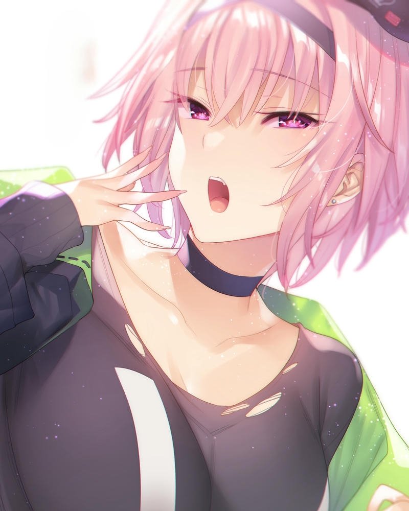 Nhân vật nữ anime tóc hồng gương mặt rạng rỡ