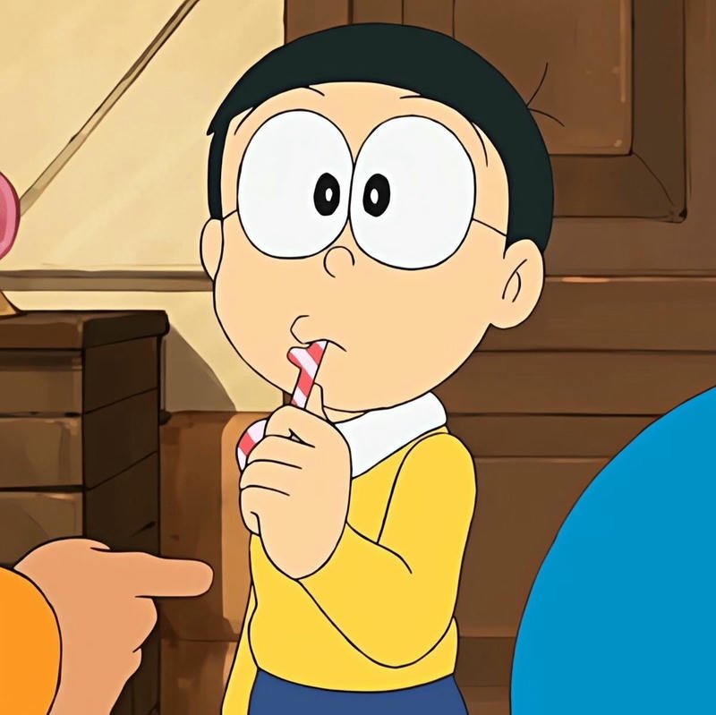 Nobita ngậm kẹo mút vẻ mặt ngây thơ đáng yêu