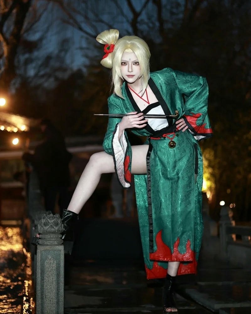 Tạo hình cosplay Tsunade với phong cách nổi bật cuốn hút
