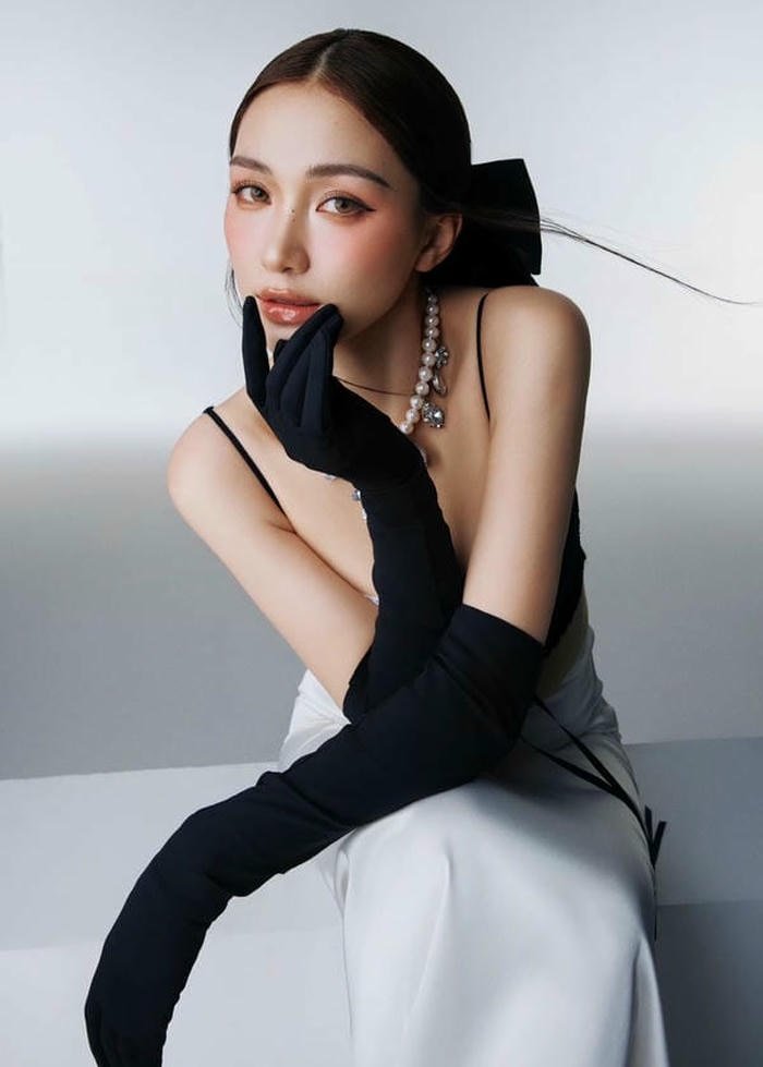 ảnh hoà minzy bikini không khí biển