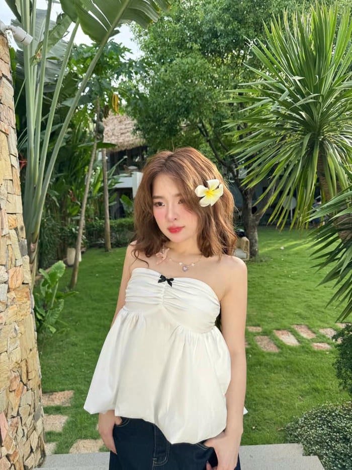 ảnh ngọc kem bikini dáng pose năng động