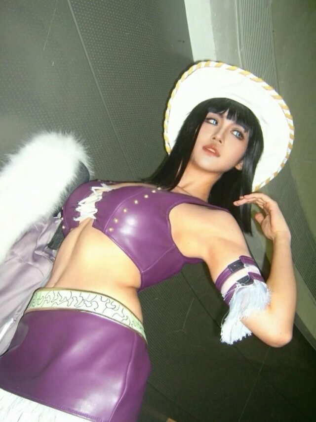 Mãn nhãn với 100+ màn cosplay Robin sexy, quyến rũ