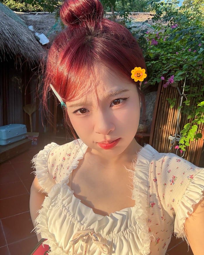 dáng pose tự nhiên ngọc kem bikini