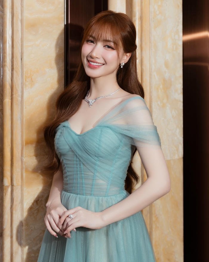 hình ảnh hoà minzy bikini sexy cảnh body nét