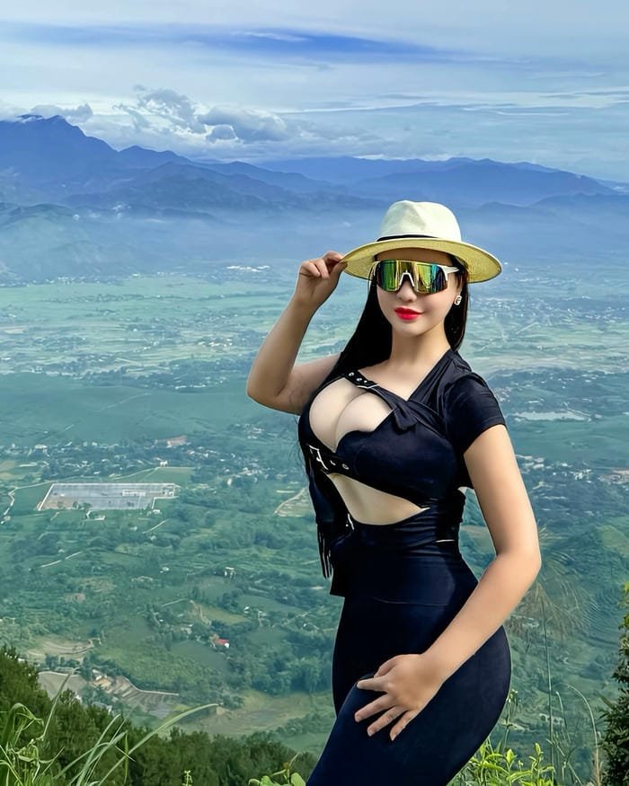 hình ảnh nguyễn ngọc kim thảo bikini phong cách biển xanh