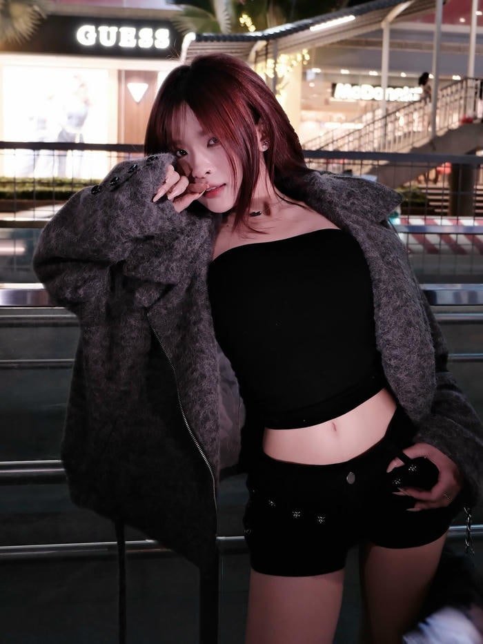 hình ảnh trẻ trung ngọc kem bikini