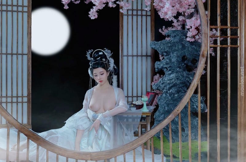 Nàng thơ cổ trang khỏa thân gợi tình