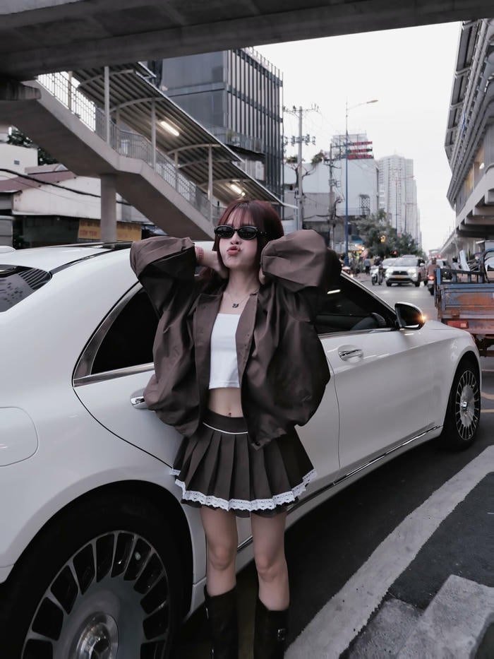 tạo dáng thoải mái ngọc kem bikini