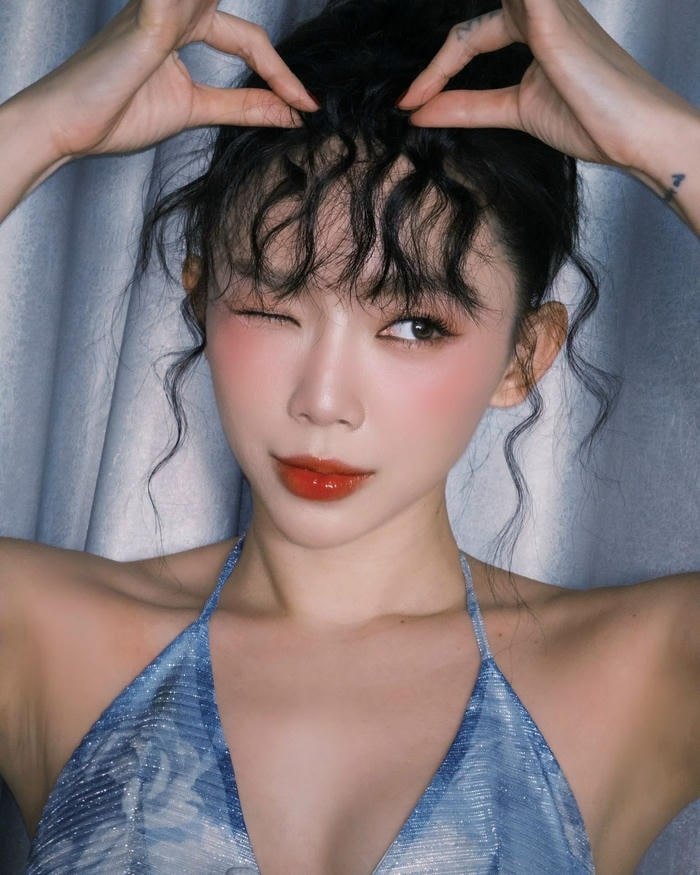 thân hình mềm mại trong tóc tiên bikini