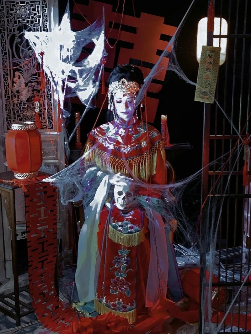 Cosplay ma biểu cảm sắc lạnh đầy cuốn hút