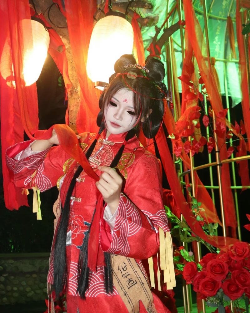 Cosplay ma hóa trang công phu thể hiện cá tính