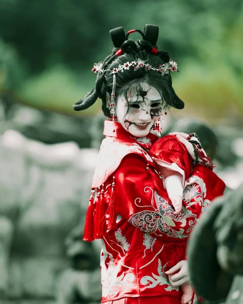 Cosplay ma nữ hóa trang tinh xảo thể hiện cá tính
