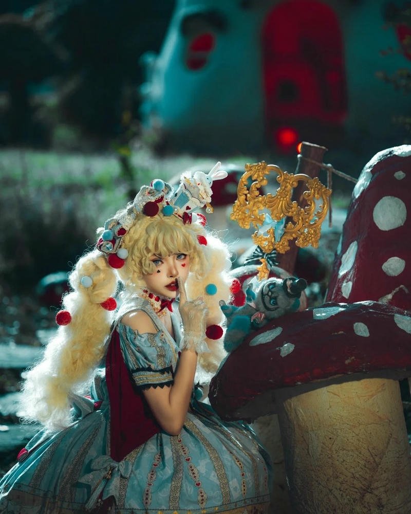 Cosplay ma nữ phong thái biến hóa đa dạng thú vị