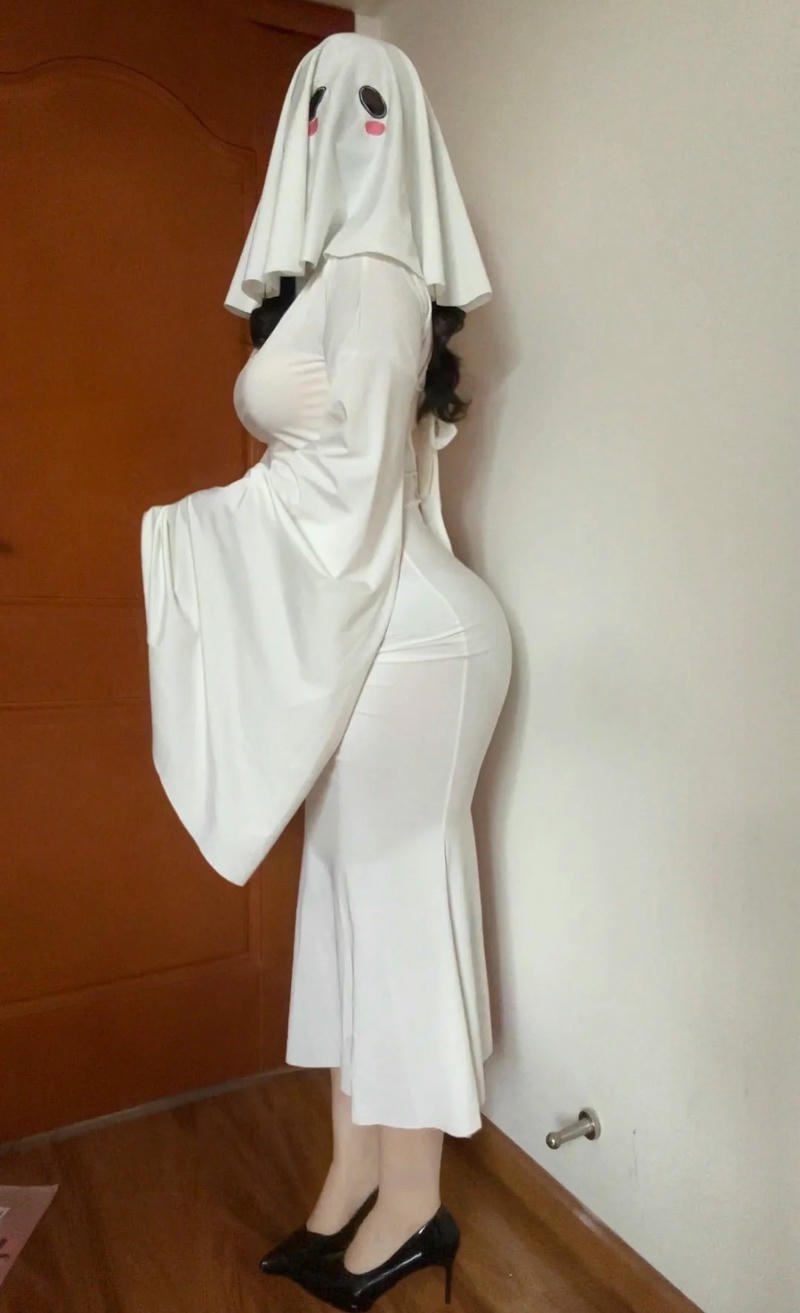 Cosplay ma nữ tạo hình lạnh lùng với nét bí ẩn