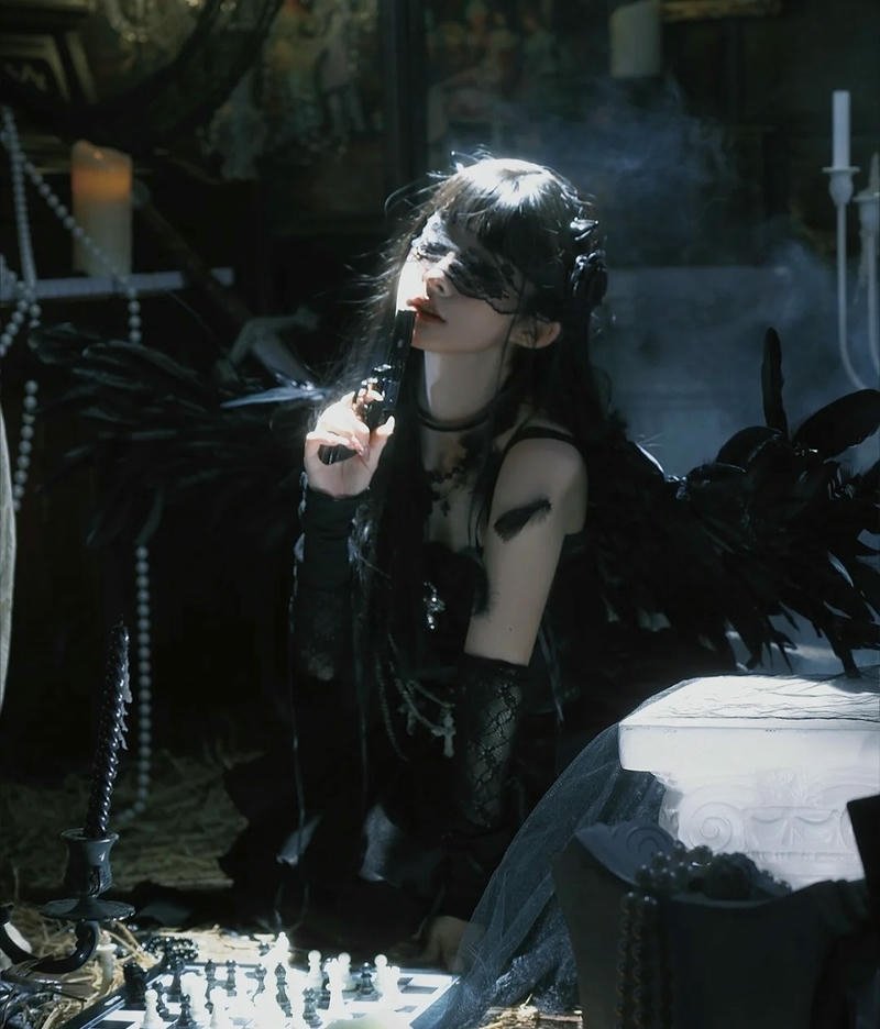 Cosplay ma nữ thần thái âm u gây ấn tượng mạnh