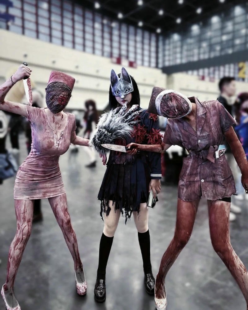 Cosplay ma phong cách rùng rợn đầy cuốn hút