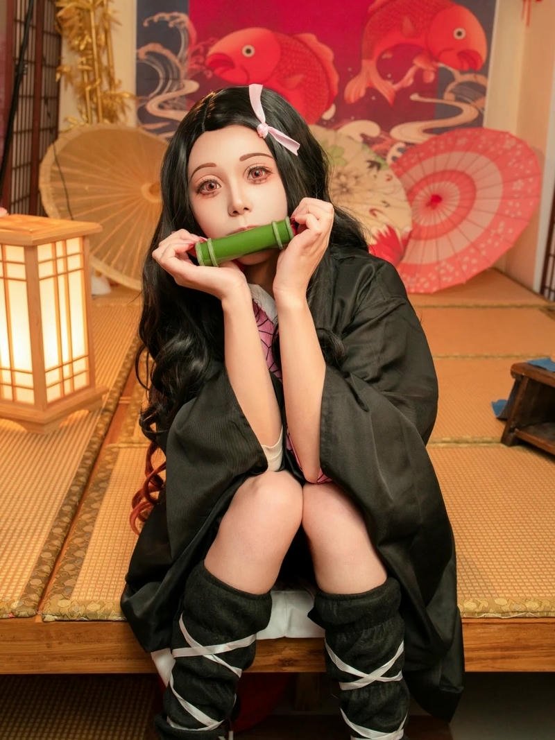 Cosplay nezuko tạo dáng nhẹ nhàng đầy sức hút
