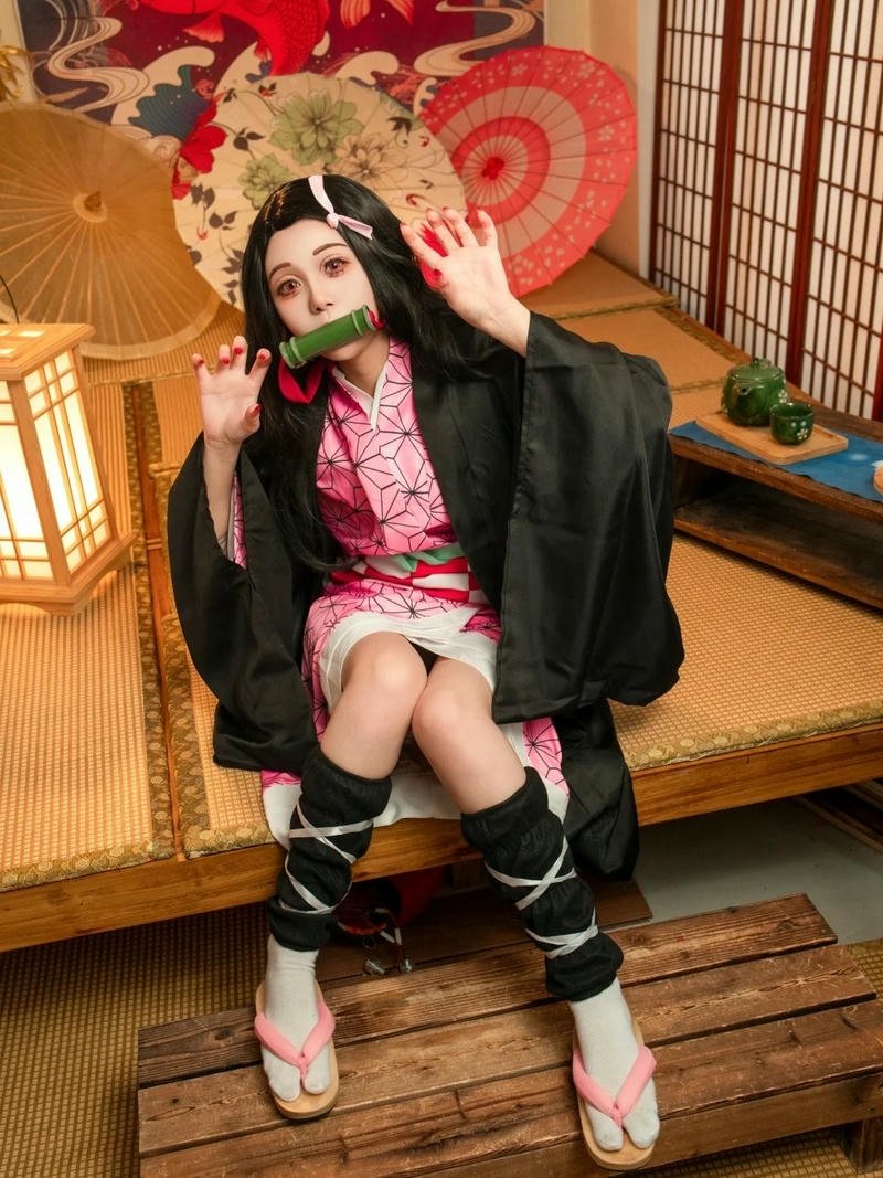 Cosplay nezuko tạo dáng uyển chuyển mang vẻ mềm mại