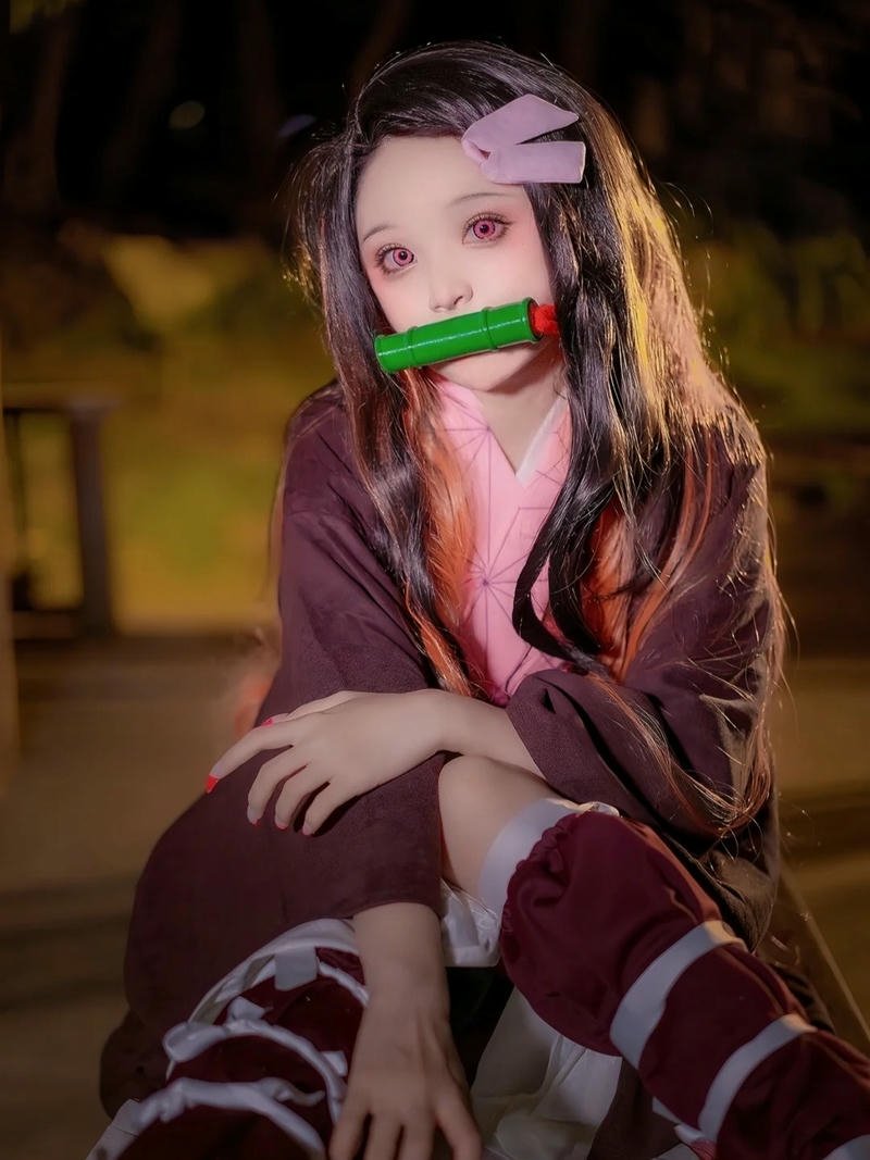 Hóa thân nezuko với trang phục đặc trưng nổi bật