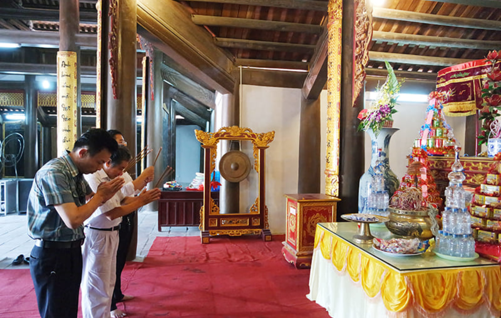 Mẫu văn khấn ngày hội làng tại nhà tham khảo